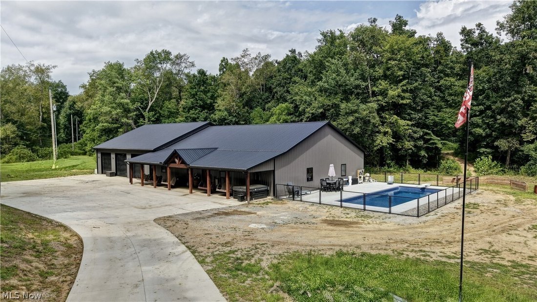 House in Uhrichsville, Ohio, United States 1 - 18514980