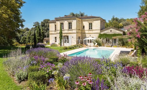 Estate in Coteaux, Floirac, France 1