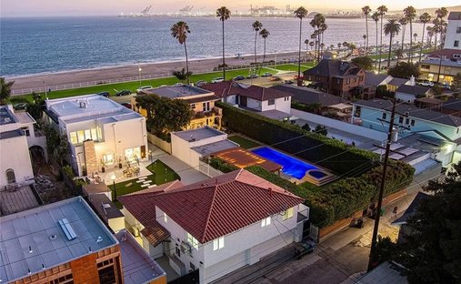 House in Signal Hill, California, United States 1
