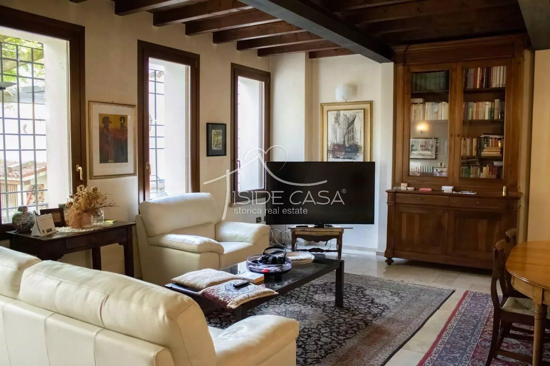 House in Historic Center, Mantua, Lombardy 1 - 18513004