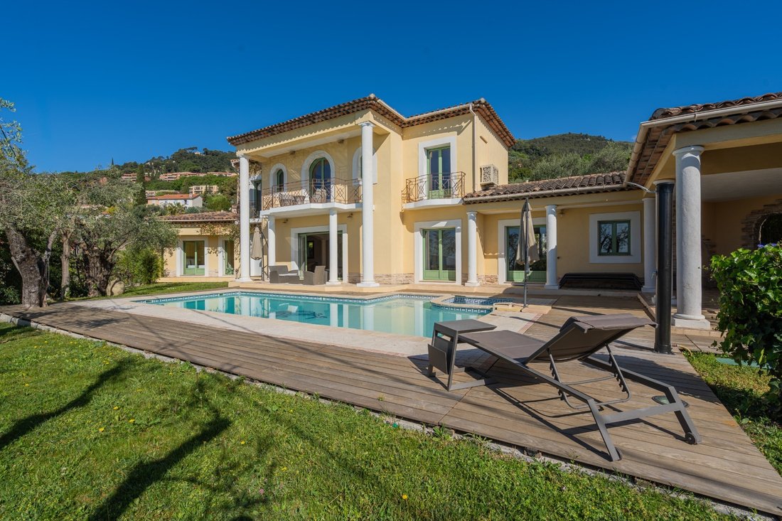 Villa in Grasse, Provence-Alpes-Côte d'Azur, France 4 - 18422335