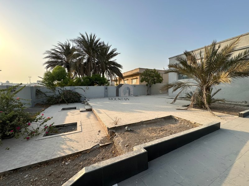Al Faiha, Sharjah, United Arab Emirates 5 - 18509594