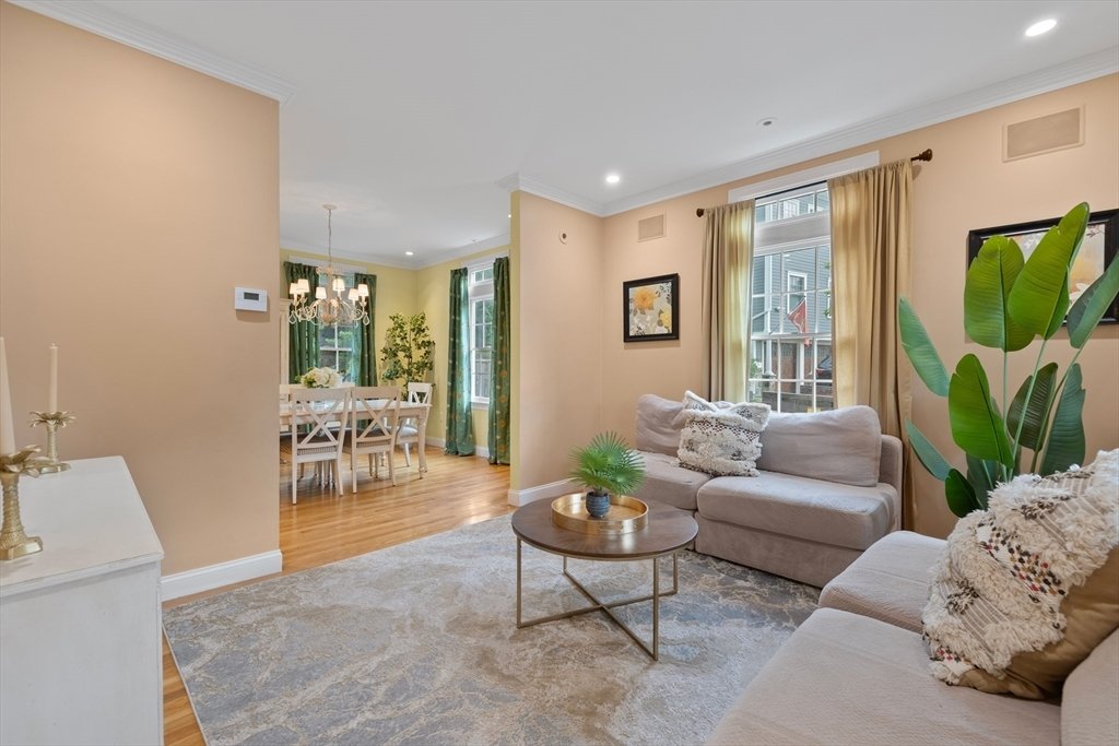 House in Winchester, Massachusetts, United States 3 - 18514376