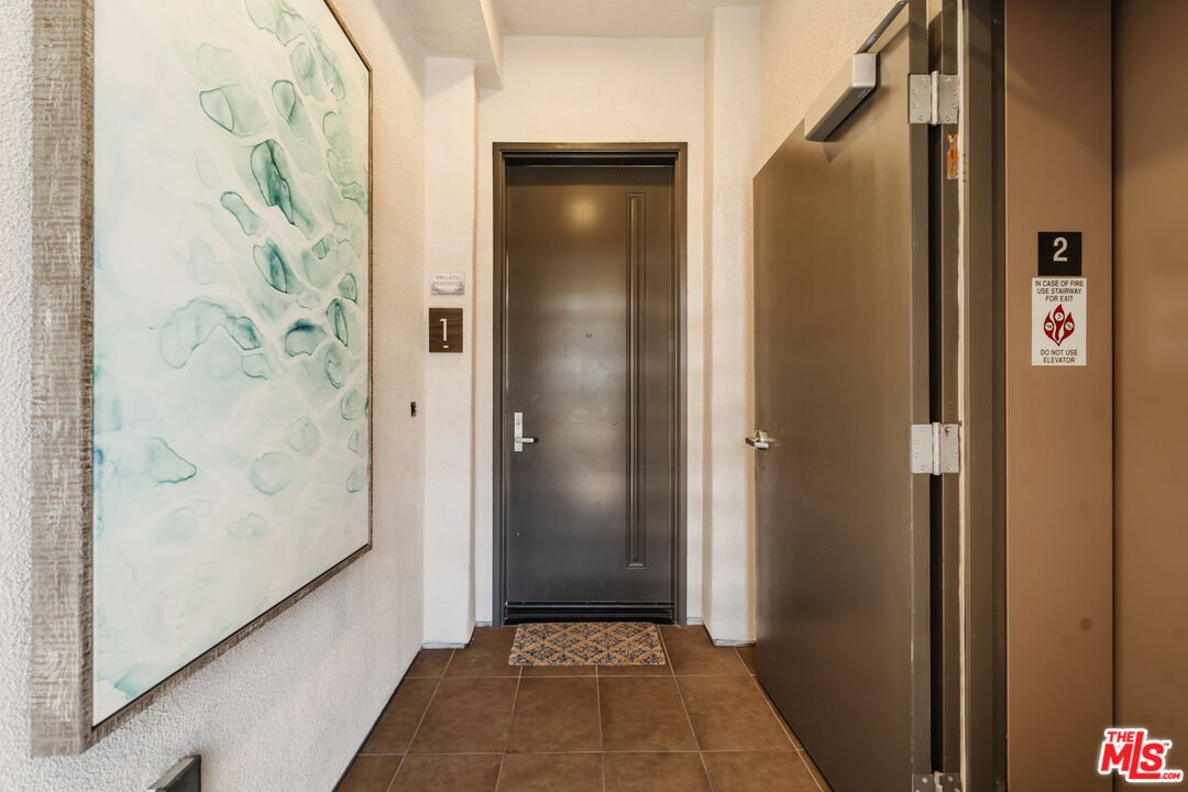 Condo in Los Angeles, California, United States 2 - 18516016