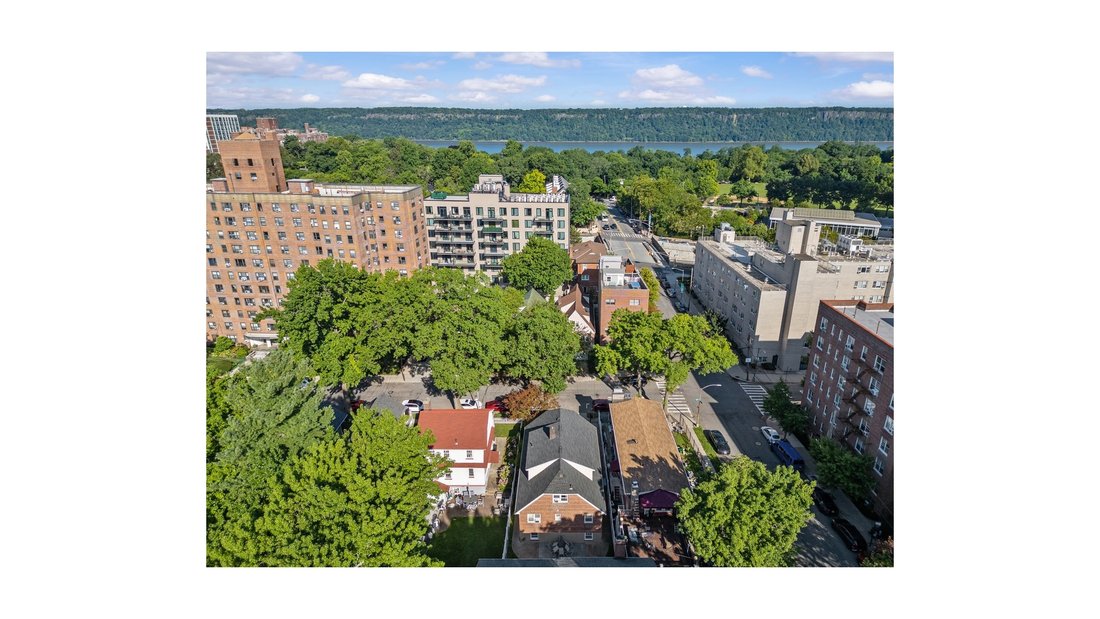House in New York, New York, United States 4 - 18513472