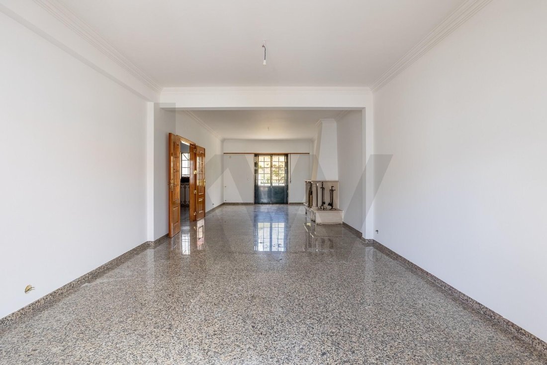 Townhouse in Agualva e Mira-Sintra, Lisbon, Portugal 3 - 18515486