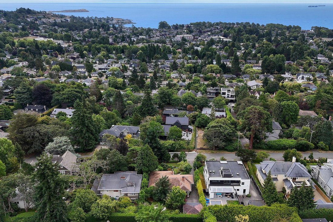House in Victoria, British Columbia, Canada 3 - 18510588
