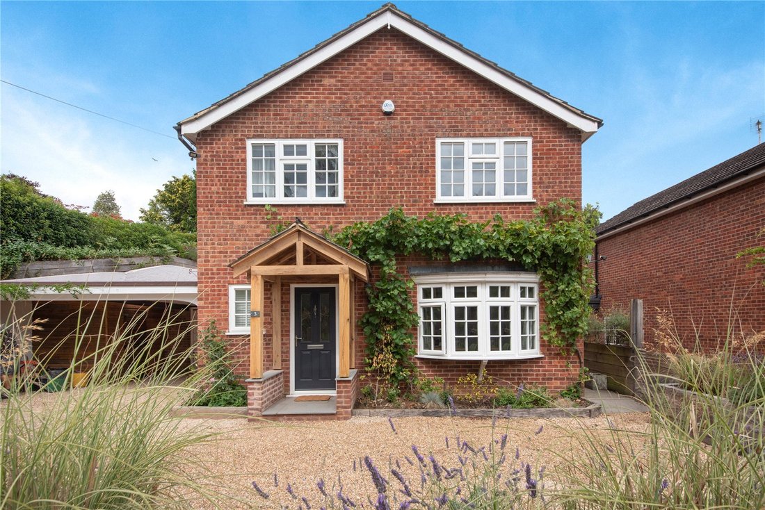 House in Lower Bourne (Farnham), Lower Bourne, England 1 - 17484614
