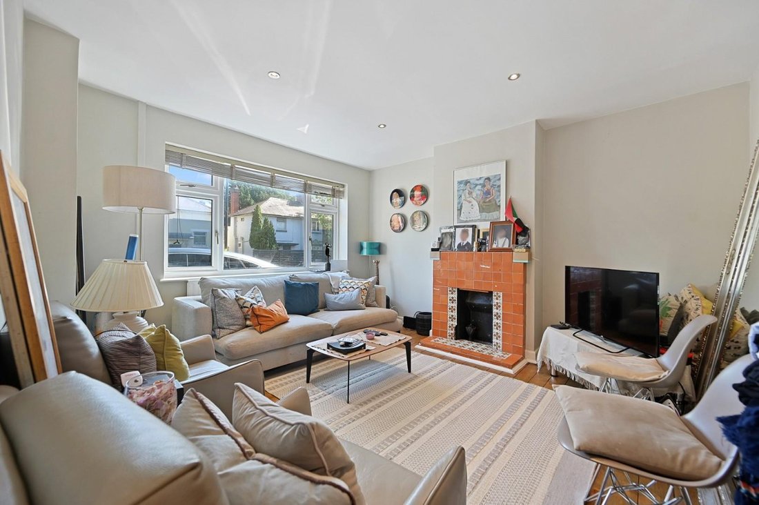 House in East Acton, Ealing, England 3 - 16939684