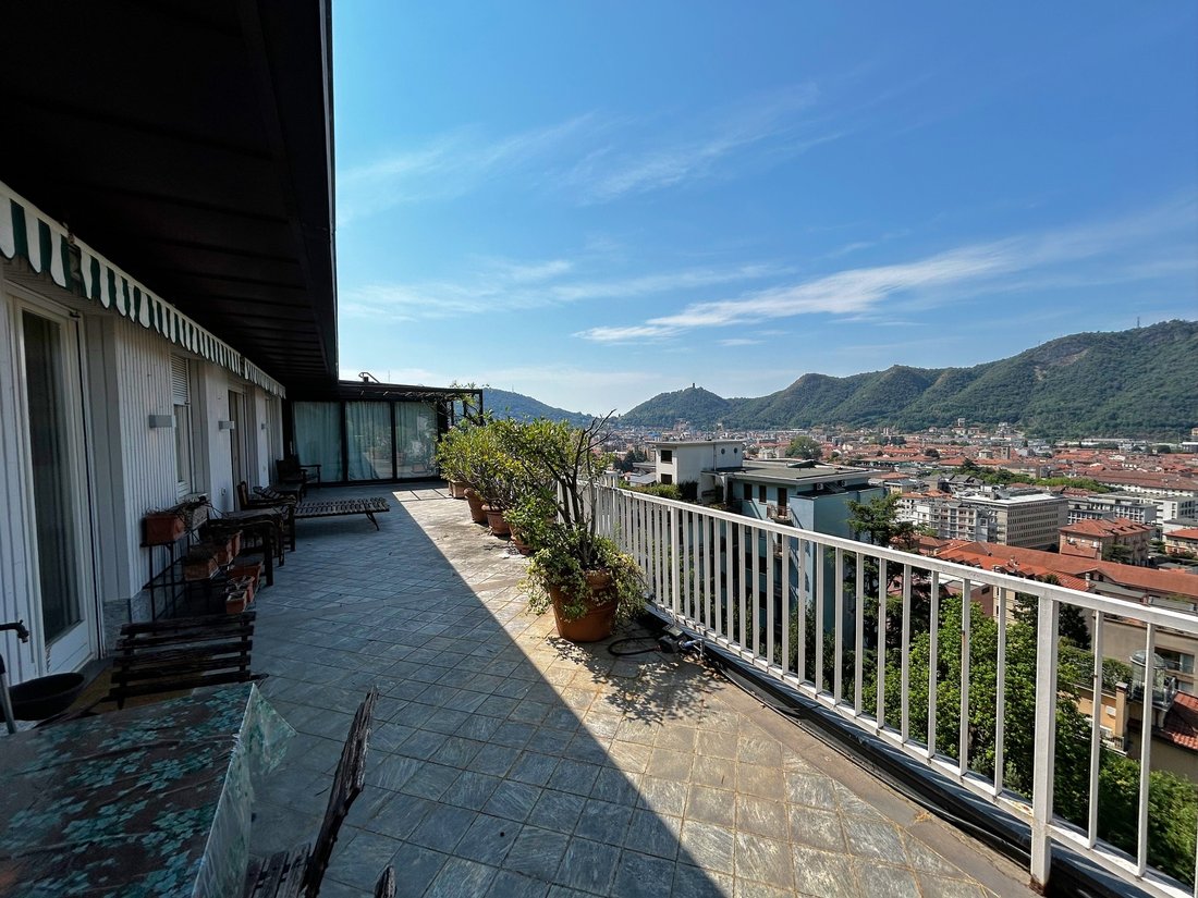 Apartment in Eastern Lake Center, Como, Lombardy 1 - 18509677