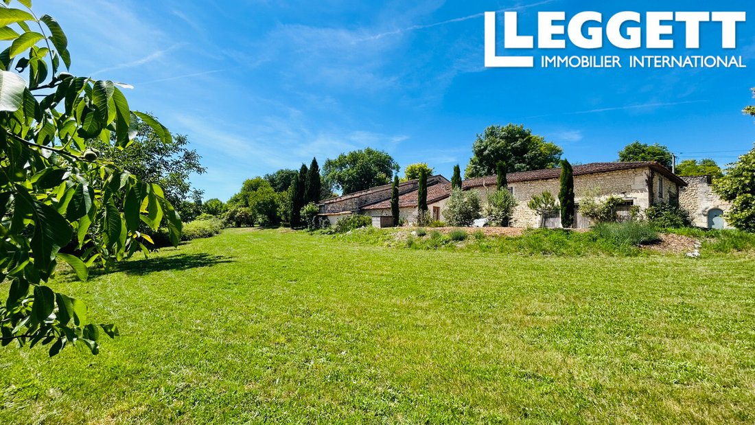Farm Ranch in Bertric-Buree, Nouvelle-Aquitaine, France 1 - 16117276