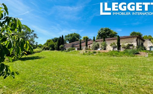 Farm Ranch in Bertric-Buree, Nouvelle-Aquitaine, France 1