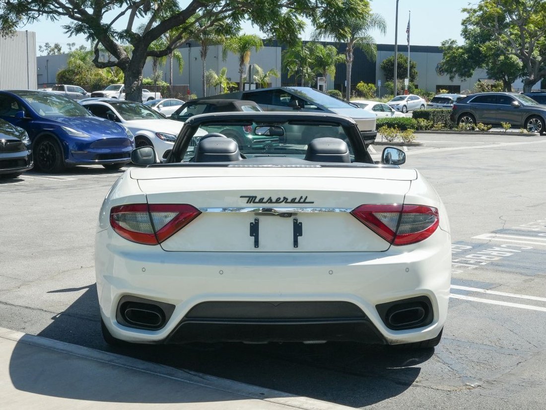 Cabriolet in Costa Mesa, CA, United States 3 - 18371628