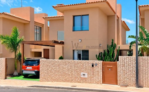 Villa in San Miguel de Abona, Canary Islands, Spain 1