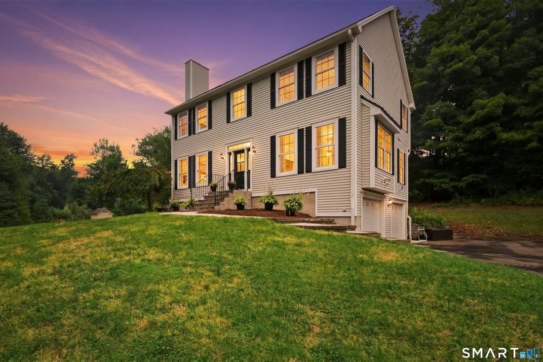 Southbury, Connecticut, United States 1 - 18510382