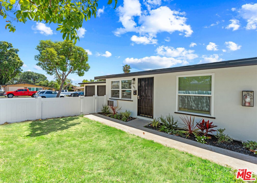 Orange, California, United States 3 - 18511106