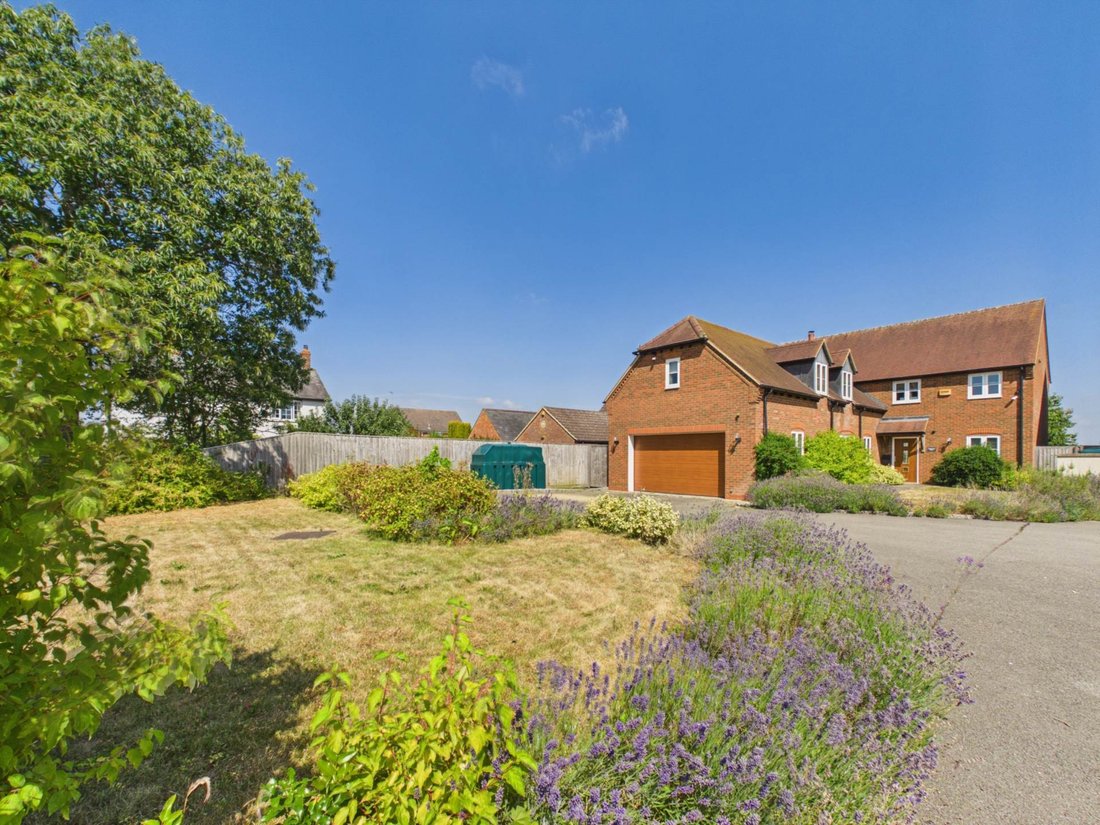 House in Oving, England 1 - 17625326