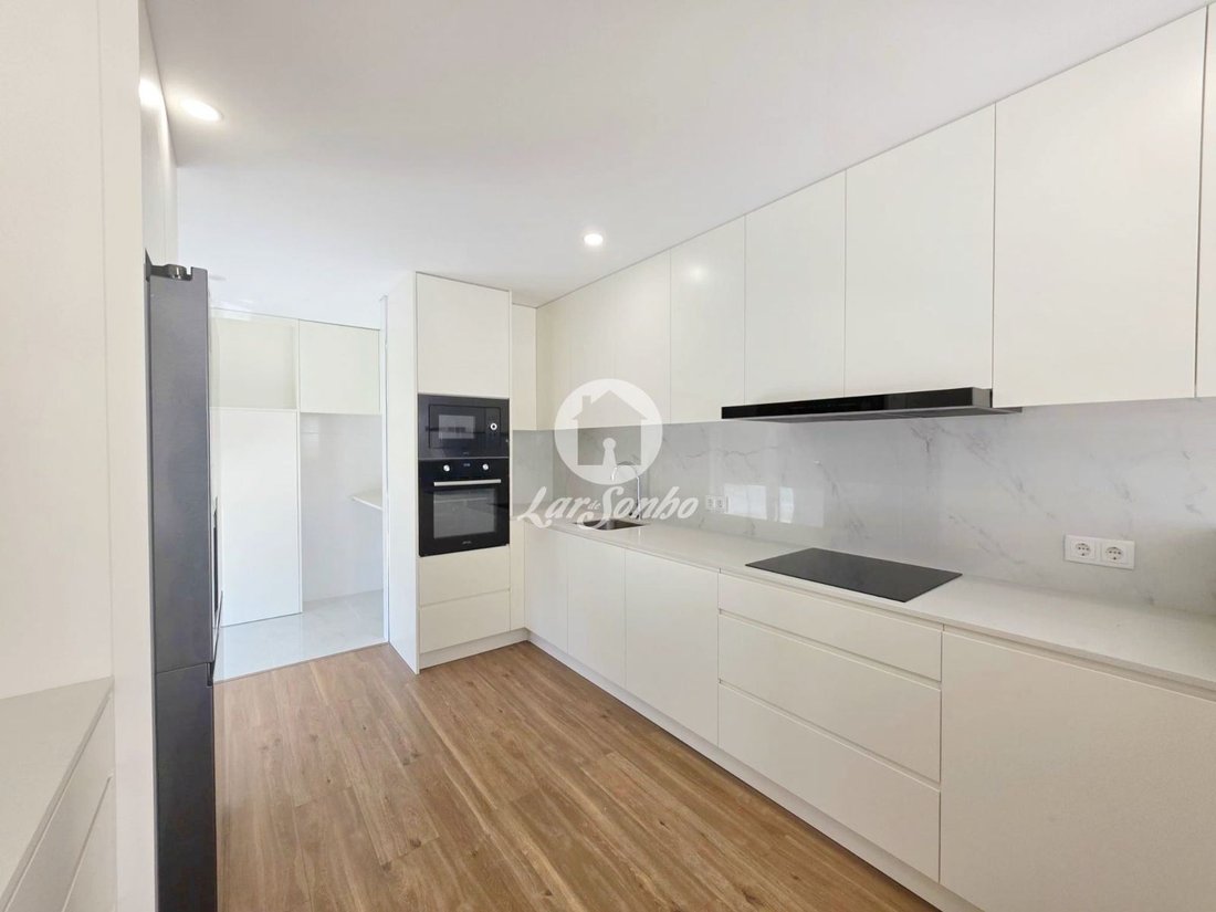 Townhouse in Aver-o-Mar, Amorim e Terroso, Porto District, Portugal 4 - 18398636