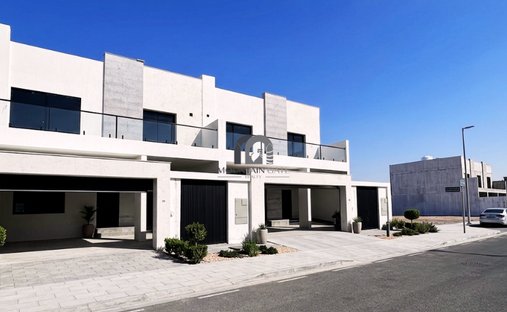 Townhouse in Al Ruwaidat Suburb, Sharjah Emirate, United Arab Emirates 1