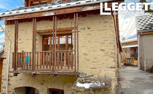 House in Auris, Auvergne-Rhône-Alpes, France 1