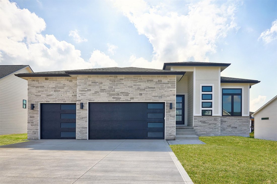 House in West Des Moines, Iowa, United States 1 - 17598027