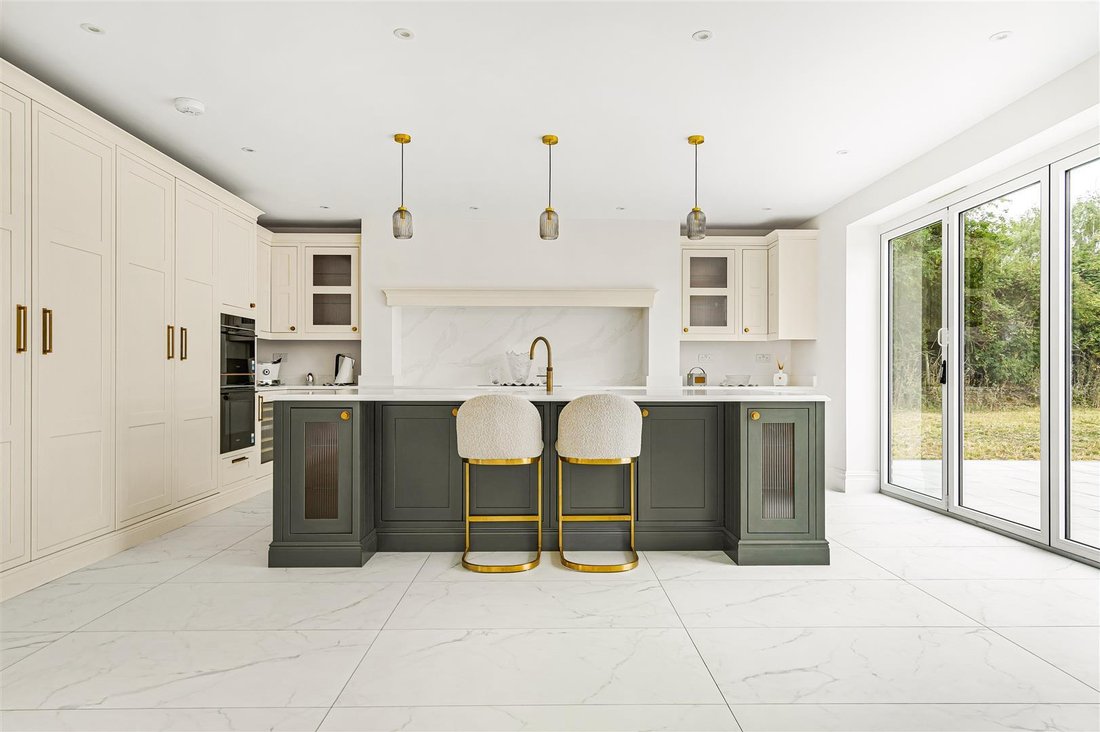 House in Royston, England 4 - 18511009