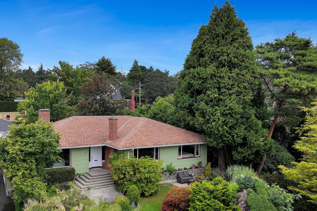 House in Victoria, British Columbia, Canada 2 - 18510588