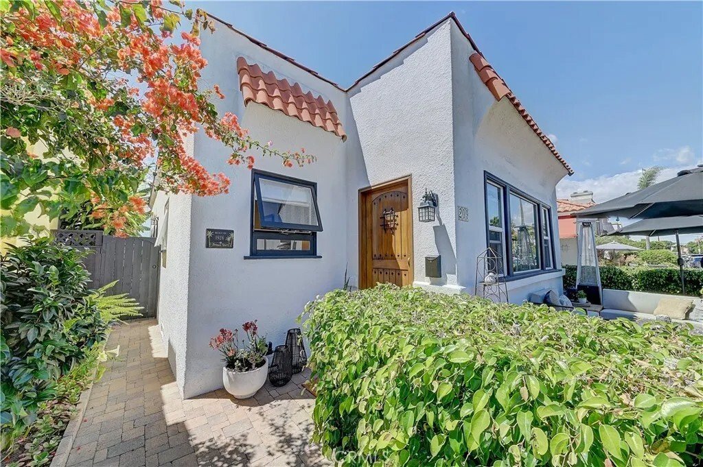 House in Signal Hill, California, United States 4 - 18513067