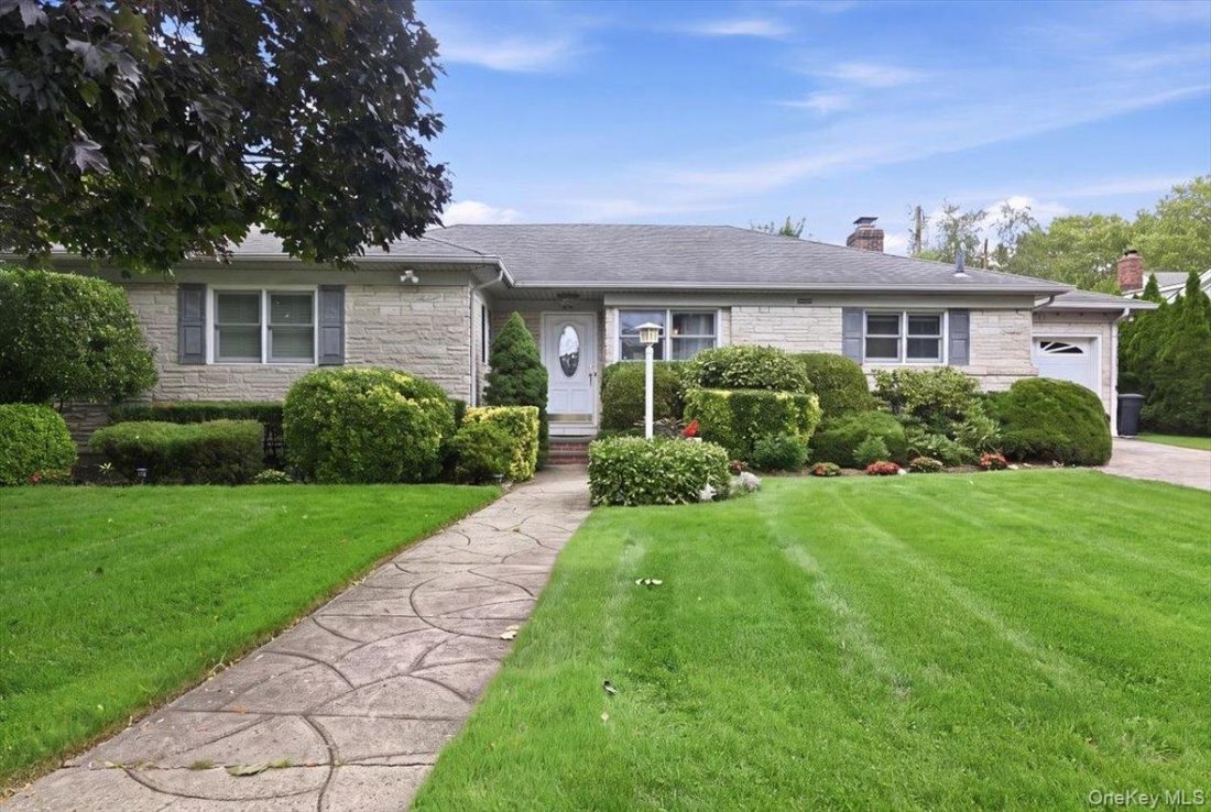 House in Garden City, New York, United States 1 - 18514388