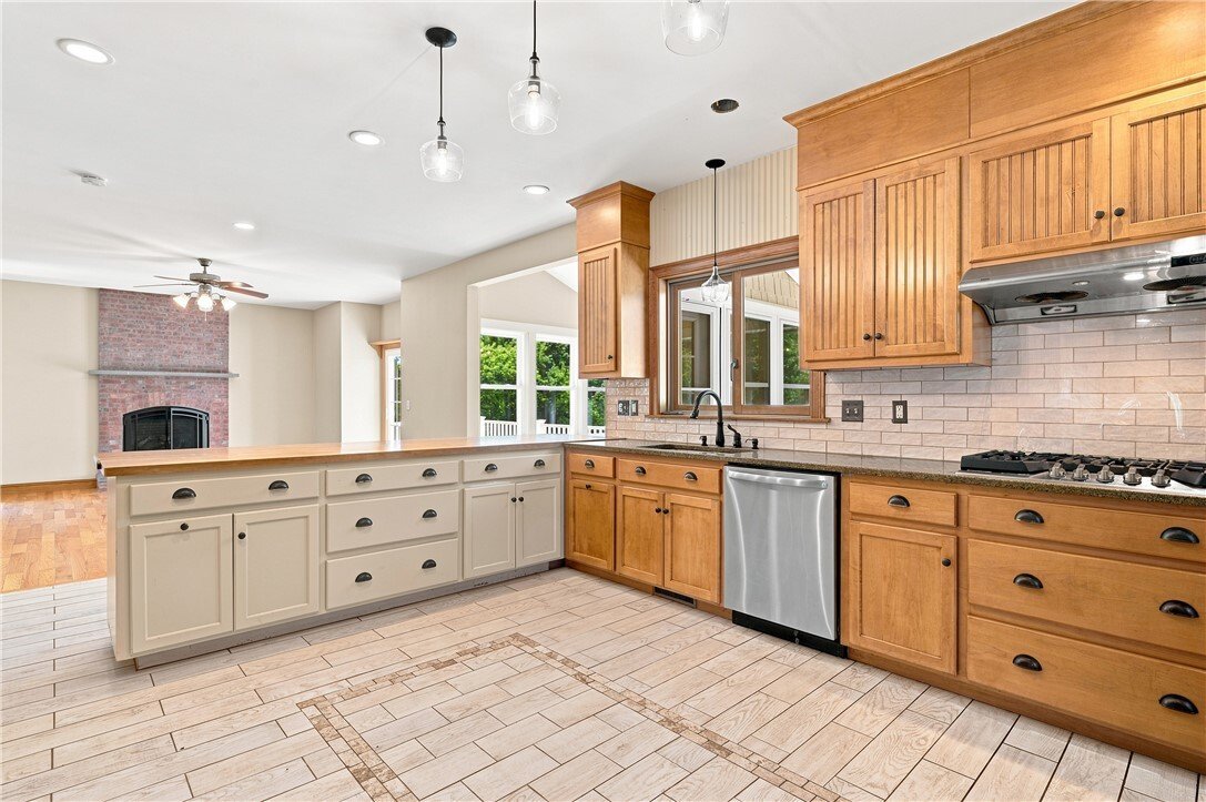 House in Cumberland, Rhode Island, United States 3 - 18514966