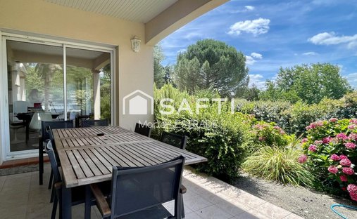 House in Rouffiac-Tolosan, Occitania, France 1