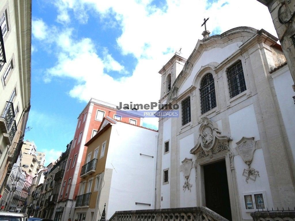 Santa Clara, Lisbon, Portugal 4 - 18515344