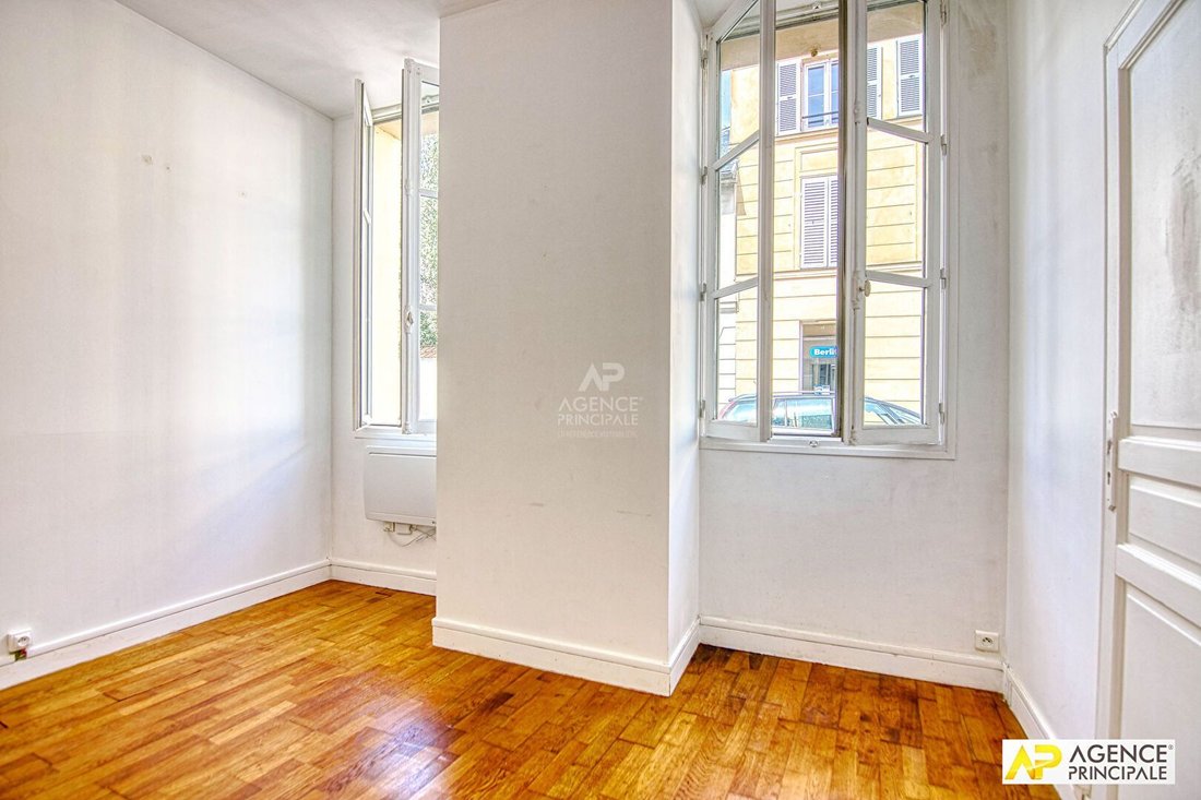 Apartment in Domaine National du Château, Versailles, France 5 - 18511711