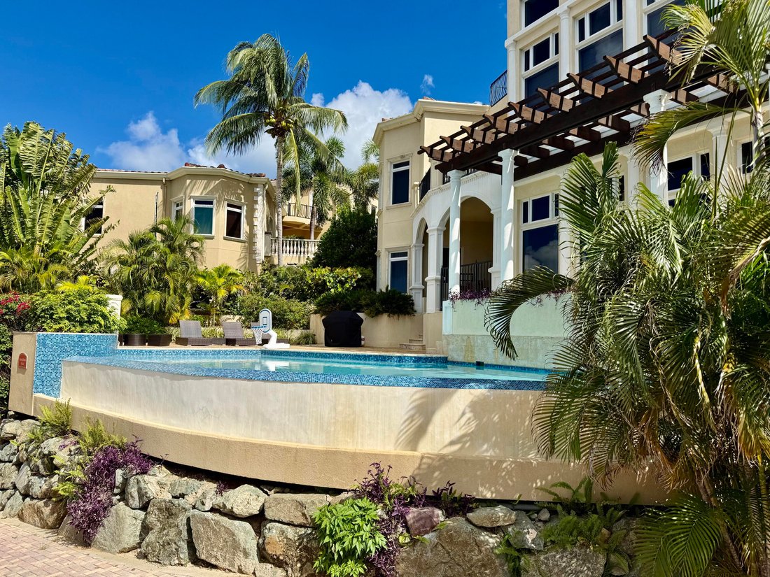 Condo in Cruz Bay, St. John, U.S. Virgin Islands 3 - 18514472