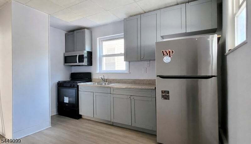 House in Passaic, New Jersey, United States 5 - 18510488