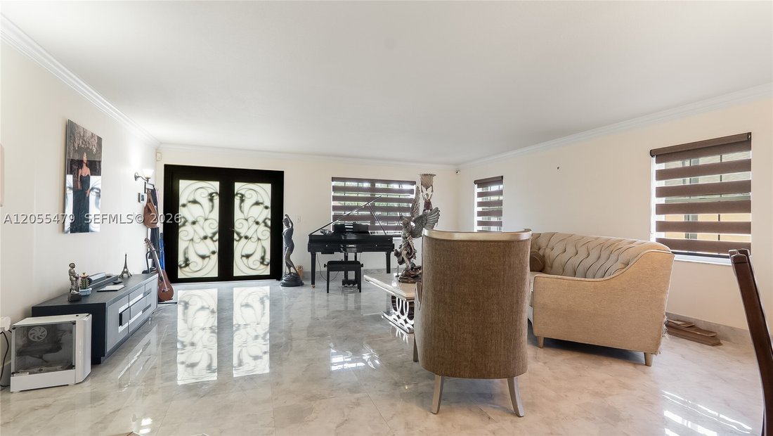 House in Hialeah, Florida, United States 5 - 18459394