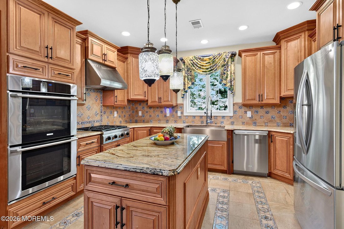 House in Manalapan Township, New Jersey, United States 2 - 18511458