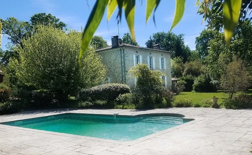 House in Saint-Symphorien, Nouvelle-Aquitaine, France 1