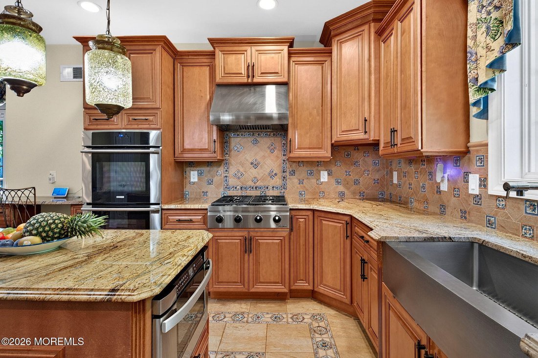 House in Manalapan Township, New Jersey, United States 3 - 18511458