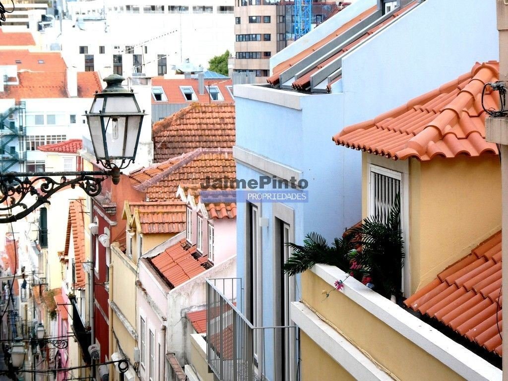 Santa Clara, Lisbon, Portugal 2 - 18515344