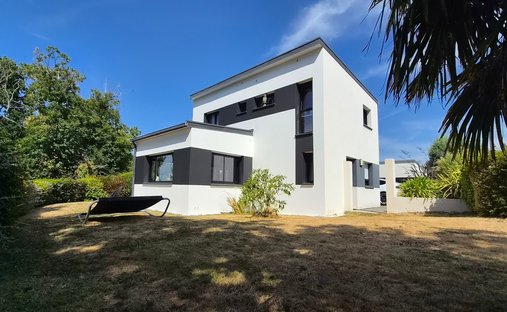 House in Beuzec Conq-Lochrist-Parc-Menez, Concarneau, France 1