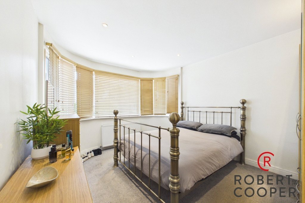Bungalow in South Ruislip, Hillingdon, England 4 - 18510765