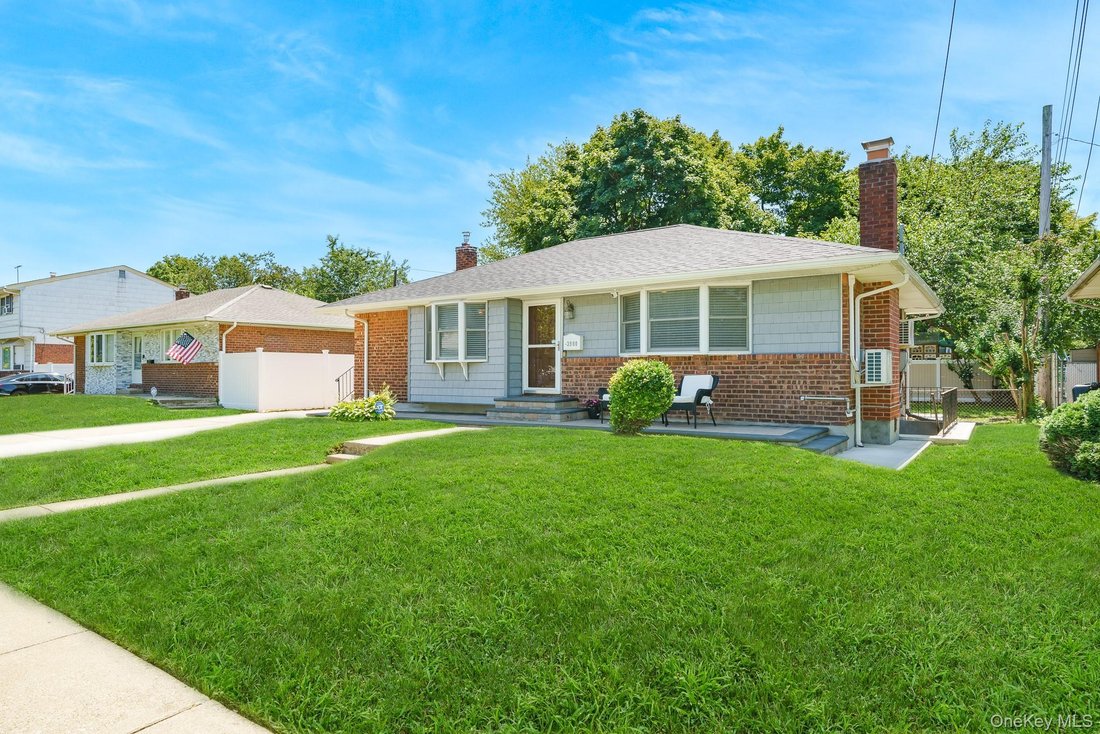 House in Levittown, New York, United States 2 - 18510486