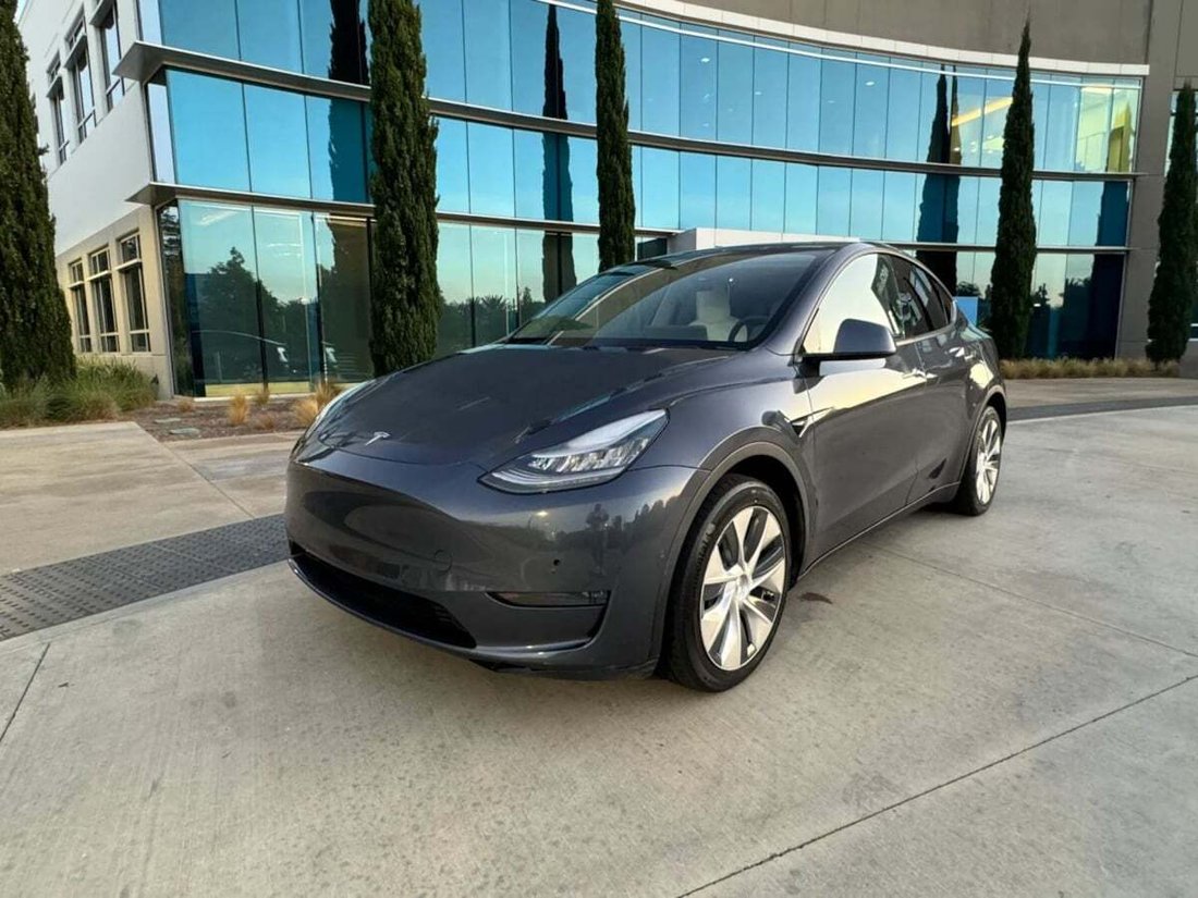 Suv in Newport Beach, CA, United States 3 - 18412271