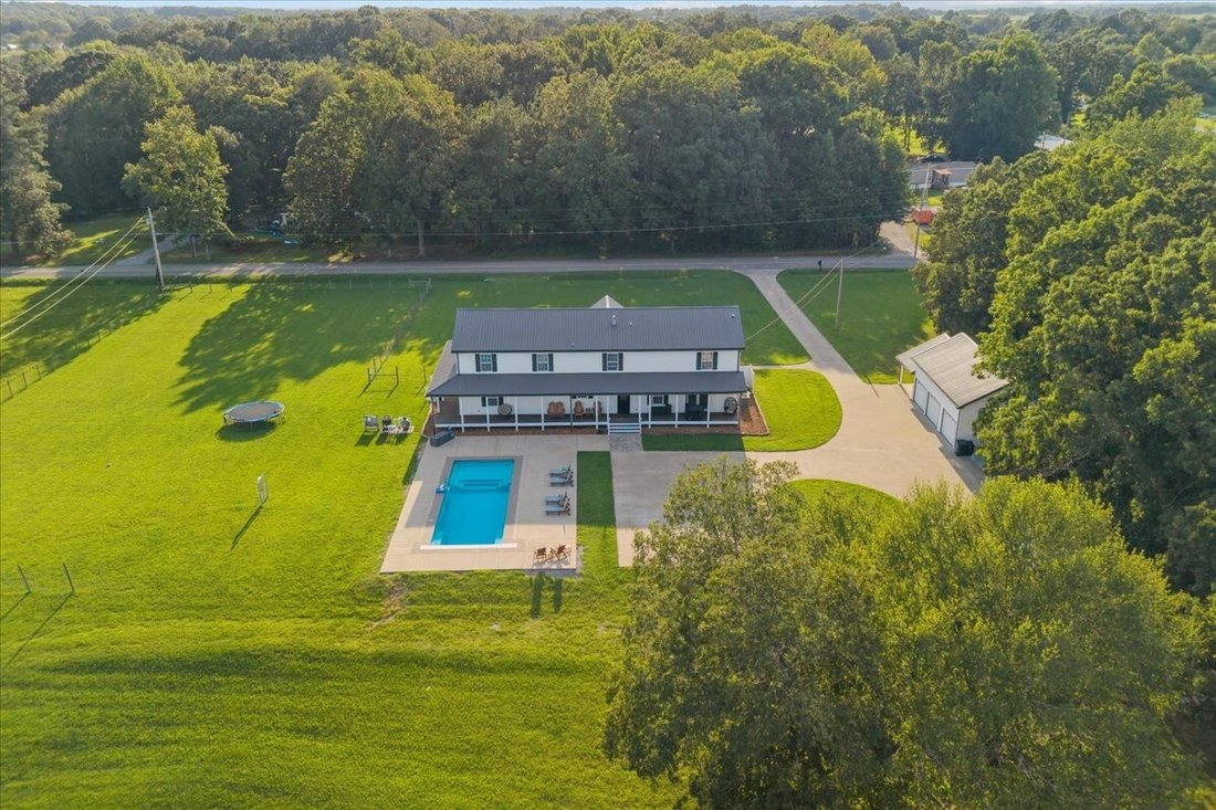 House in Dickson, Tennessee, United States 1 - 18520184