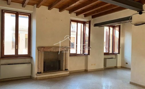 House in Historic Center, Mantua, Lombardy 1