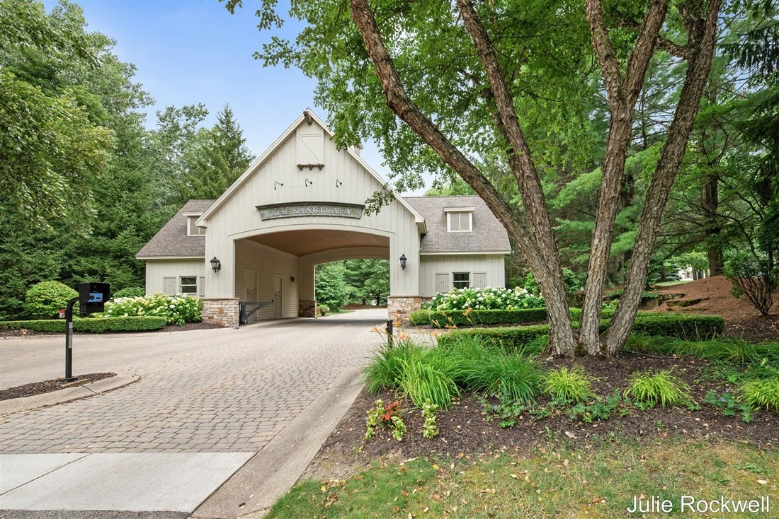 Condo in Forest Hills, Michigan, United States 2 - 18515024