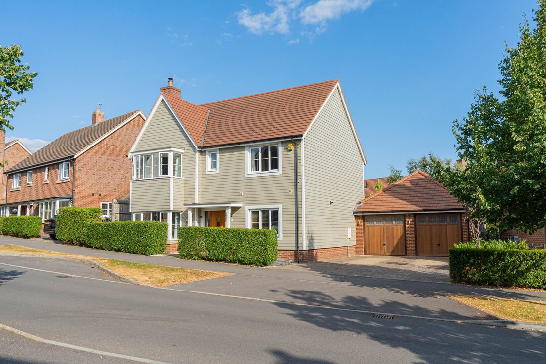 House in Copthorne, England 3 - 18509784