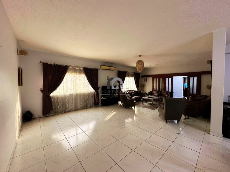 Al Faiha, Sharjah, United Arab Emirates 3 - 18509594