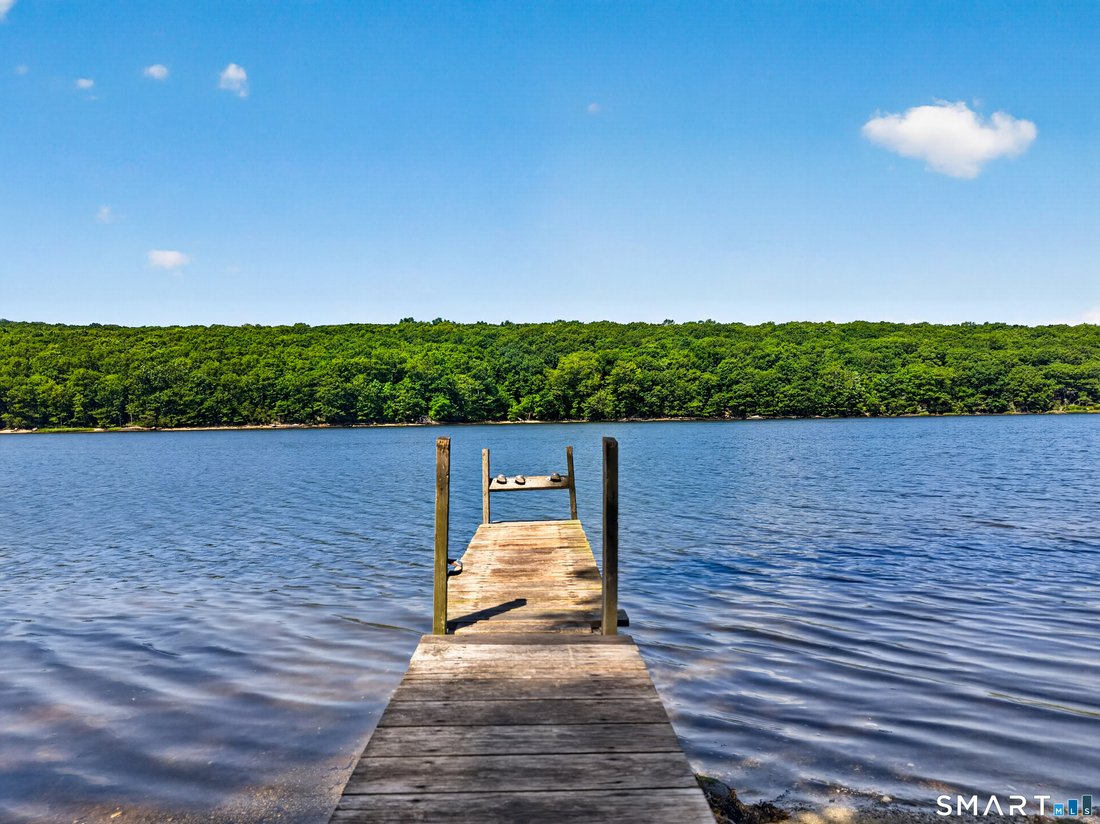 Waterford, Connecticut, United States 3 - 18511183